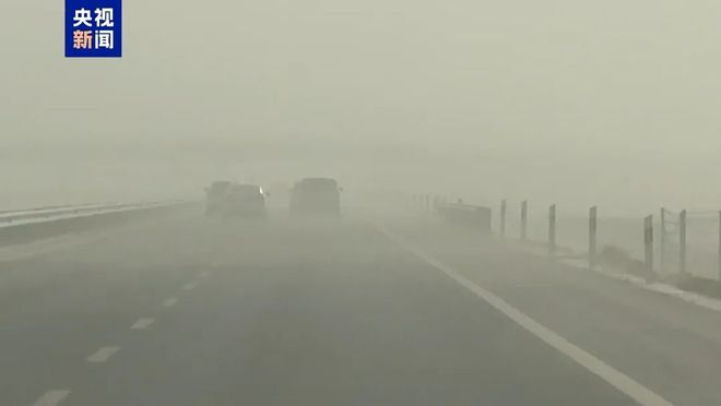 200米河西多地出现大风沙尘天气！尊龙AG网站甘肃部分路段能见度不足(图2)